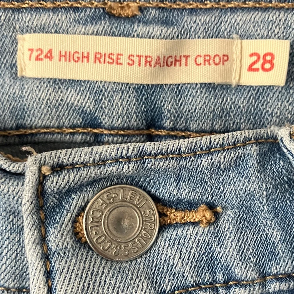 Levi’s 724 High Rise Straight Crop Women’s Jeans - Picture 2 of 7